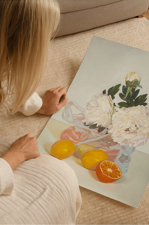 peinture à l'huile de pivoines et d'agrumes dans un sac plastique par Manifa Kind